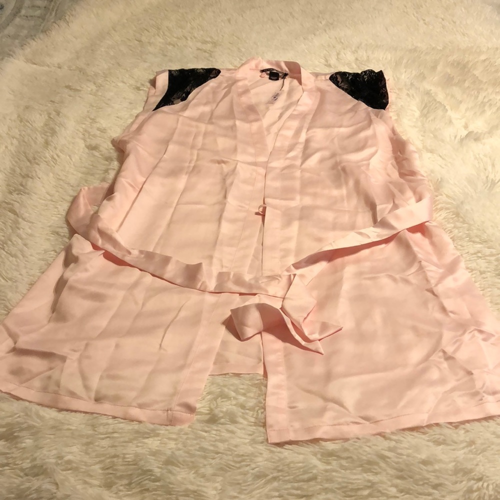 Victoria’s Secret pink & black robe M